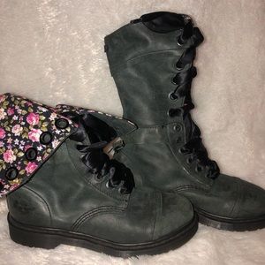🌺RARE Dr. Martens Triumph 1914 with Floral Lining